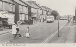 Lollipop Lady Children Crossing Road At Hugglescote Leicester Postcard - Other & Unclassified