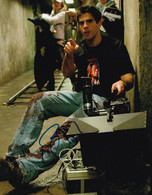 Eli Roth Filming Hostel Film In Mutated Eye T-Shirt Giant 10x8 Hand Signed Photo - Autogramme