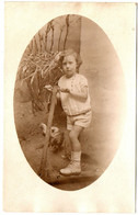 Enfant : Carte-Photo : Petite Fille En Pose Avec Trottinette En Bois Et Coq : Médaillon - Scènes & Paysages