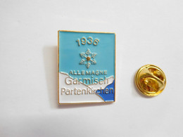 Superbe Pin's , JO Jeux Olympiques D'Hiver 1936 , Garmisch Partenkirchen  , Allemagne , Signé Logo Motiv - Olympic Games