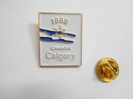 Superbe Pin's , JO Jeux Olympiques D'Hiver 1988 , Calgary , Canada , Signé Logo Motiv - Olympic Games