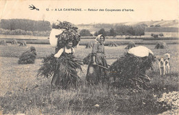 CPA 18 A LA CAMPAGNE RETOUR DES COUPEUSES D'HERBE / AGRICULTURE - Sonstige & Ohne Zuordnung