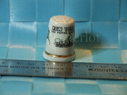 Ancien Dé A Coudre -Porcelaine-  Impire State New York USA- Gold Ring - Mercerie Couture Broderie - Dedales