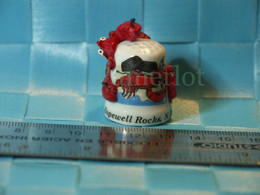 Ancien Dé A Coudre - Porcelaine - Homard , Hoper Rocks N.S.  - Gold Ring  - Mercerie Couture Broderie - Fingerhüte