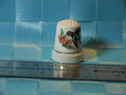 Ancien Dé A Coudre - Porcelaine - Theme Oiseau, Colibris  - Gold Ring  - Mercerie Couture Broderie - Ditali Da Cucito