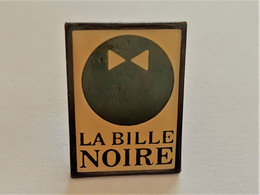 PINS BILLARD LA BILLE NOIRE   / 33NAT - Biljart