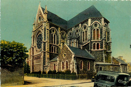 St Nazaire * Vue Sur L'église Du Village * Automobile Voiture Ancienne - Saint Nazaire