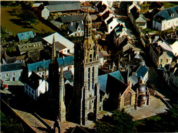 Pleyben * Vue Générale Aérienne Sur La Place De L'église - Pleyben