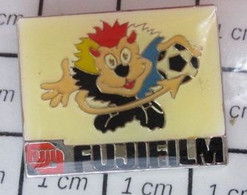 512a Pin's Pins / Beau Et Rare / THEME : PHOTOGRAPHIE / FUJIFILM BALLON DE FOOT - Photographie