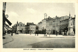 Boulay * Place De La République * Autos * Commerces Magasins - Boulay Moselle