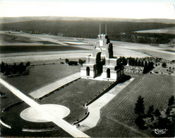 Thiepval * Vue Générale Aérienne Du Monument Anglais à La Mémoire Des Armées Françaises Et Britanniques - Andere & Zonder Classificatie