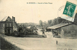 Moreuil * La Gare De La Petite Vitesse * Passage à Niveau * Ligne Chemin De Fer - Moreuil