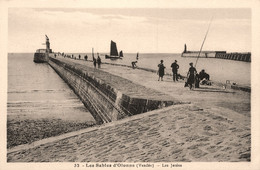 Les Sables D'olonne * Vue Sur Les Jetées * Pêcheurs Pêche à La Ligne - Sables D'Olonne