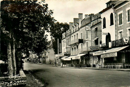 Souillac * La Route Nationale Et Le Centre Ville * Café Tivoli * Pâtisserie - Souillac