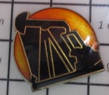 512a Pin's Pins / Beau Et Rare / THEME : CARBURANTS / TETE DE PUITS DE PETROLE - Carburants