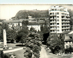 Chambéry * Le Monument Aux Morts Et Immeuble LE CLOS SAVOIROUX - Chambery