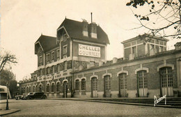 Chelles * Gournay * Vue Sur La Gare Du Village * Ligne Chemin De Fer * Automobile Voiture Ancienne - Chelles