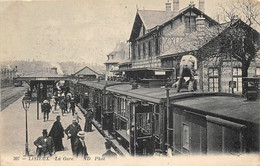 Lisieux          14           Intérieur De La Gare. Train   N° ND 307          (voir Scan) - Lisieux