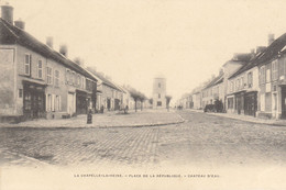 77 :  La Chapelle La Reine : Place De La République   ///  Réf.  Aout   22 //  N° 21.403 - La Chapelle La Reine