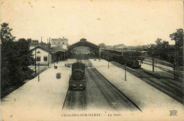 Châlons Sur Marne * Intérieur Et Les Quais De La Gare * Train Wagons * Ligne Chemin De Fer - Châlons-sur-Marne