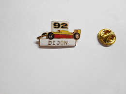 Superbe Pin's En EGF , Auto F1 , F3 , Formule 3 , Circuit Dijon Prenois , Signé Logo Motiv - F1