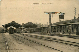 Vesoul * Intérieur De La Gare * Wagons * Ligne Chemin De Fer - Vesoul