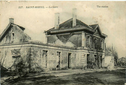 St Mihiel * Rue Et Vue Sur La Gare * Ligne Chemin De Fer - Saint Mihiel