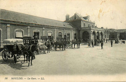 Moulins * Place De La Gare De La Commune * Ligne Chemin De Fer * Attelage - Moulins