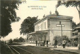 Puiseaux * Intérieur De La Gare * Arrivée Du Train De Paris * Ligne Chemin De Fer - Puiseaux