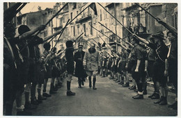 CPSM - Compagnons De France Et Scouts Font Une Voûte De Leurs Bâtons Au Secrétaire Général De La Jeunesse - Scoutismo