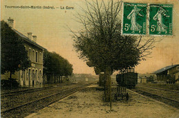 Tournon St Martin * Vue Sur La Gare * Ligne Chemin De Fer * Gare * Cpa Toilée Colorisée - Altri & Non Classificati