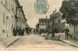 Buzançais * La Rue Et Place De La Liberté * Villageois - Autres & Non Classés