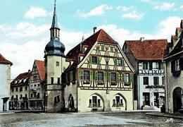 BENFELD : Place Du Marché Et L'Hôtel De Ville - Benfeld