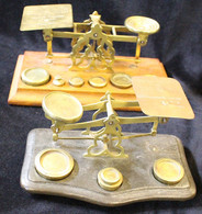 POSTAL SCALES 20thC (early) Two Brass Postal Scales With Platforms Engraved With Postal Rates, One Scale Marked S. Morda - Andere & Zonder Classificatie