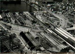 St Nazaire * Vue Aérienne Sur La Direction Des Chantiers De Penhoët * Navires Au Carrénage - Saint Nazaire