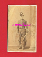 1 Photo Sur Carton...Format 6 X 9.5 Cm... Militaire Sabre Photographe KEN PARIS ...1862 - Guerra, Militari