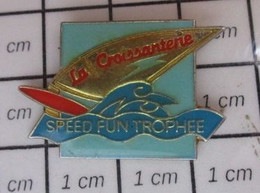 1515a  Pin's Pins / Beau Et Rare / THEME : SPORTS / PLANCHE A VOILE SPEED FUN TROPHEE LA CROISSANTERIE - Sailing, Yachting