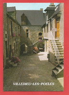 Delcampe - C.P.M.  « VILLEDIEU-LES-POELES » Musée De La Poêlerie Et Maison De La Dentellière,Cour Du Foyer Jolie Vue Générale,X2ph. - Villedieu