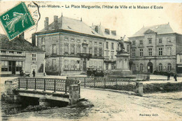 Fresnes En Woëvre * La Place Marguerite , L'hôtel De Ville Et La Maison D'école * Pharmacie - Other & Unclassified