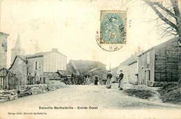 Dainville Bertheléville * Entrée Ouest Du Village * Villageois - Autres & Non Classés