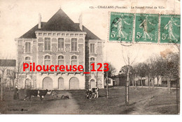 85 Vendée - CHALLANS - " Le Nouvel Hôtel De Ville - " ANIMATION - Vaches - RARE - Challans