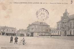 CHALONNES-sur-LOIRE. -  Place De L'Hôtel De Ville - Chalonnes Sur Loire