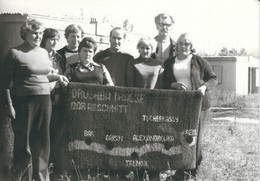 DDR-Bürger Mit Plakat, Druschba-Trasse, Trasse D. Freundschaft, DDR-Abschnitt Der Gaspipeline, SW-Fotoabzug, 10,5x15cm - Personen