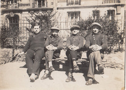 Photographie - 4 Hommes Assis Sur Un Banc - Parc Paris ? - Mode - Années 1930 - Fotografie