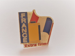 PINS PHOTOGRAPHIE EXTRA FILM FRANCE / 33NAT - Photography