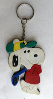 PORTE CLES Key Chain PEANUTS SNOOPY GOLFEUR - Objets Publicitaires