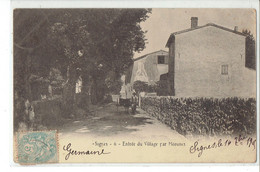 CPA 83 - SIGNES - 6 - ENTREE DU VILLAGE PAR MEOUNES - PETIT DEFAUT COIN SUPERIEUR DROIT - Signes