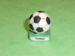 Fèves / Fève / Sports : Ballon , Football  " Mat "     T124 - Sports