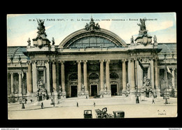 CPA (Réf : CC144) PARIS 8ème (75 ILE DE FRANCE) Le Grand Palais Entrée Principale  (animée) - Other Monuments
