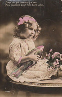 1er AVRIL - Thème Enfants. Carte-photo D'une Jolie Fillette Bouclée - 1er Avril - Poisson D'avril